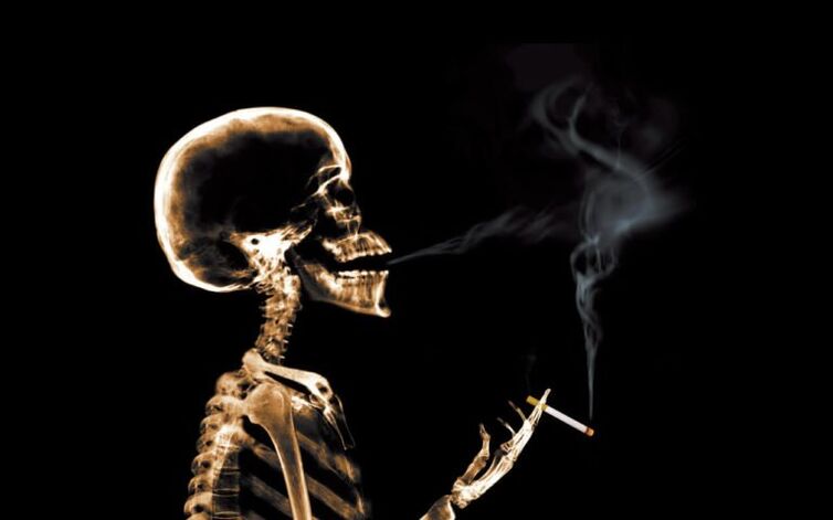 Omuz bıçağı bölgesinde sırt ağrısı nedeni olarak sigara içmek