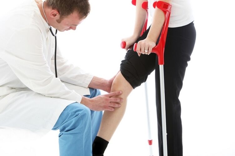 Diz ekleminin osteoartriti olan bir hastanın dizinin incelenmesi